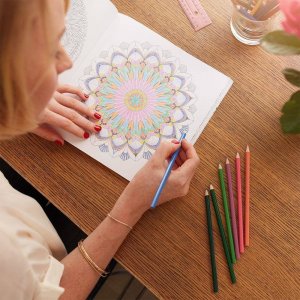 Free & Easy Kredki ołówkowe kolorowe w metalowym pudełku z temperówką 24 kolory 7