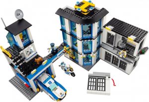 LEGO City Posterunek Policji (60141) 4