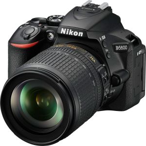 Lustrzanka Nikon D5600 + 18-105 VR (VBA500K003) 1