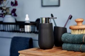 Wenko Czarny kubek na szczoteczki pędzle Do łazienki 5