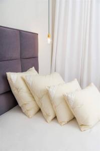 AMZ Przemysław Zabel Poduszka 40 x 60 Natural Classic Basic Biel 2