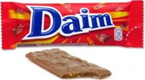 DAIM Batonik Czekoladowy Z Nadzieniem Karmelowym 28g  BLISKI TERMIN WAŻNOŚCI 2