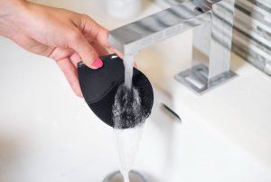 Concept Soniczna szczoteczka do czyszczenia skóry  czarny kawior SK9005 2