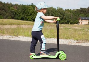 Hulajnoga MalPlay Hulajnoga Balansująca Trójkołowa Zielona Świecące Koła 10