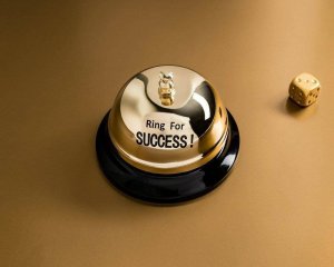 Upominkarnia Biurkowy dzwonek na SUKCES (Ring for SUCCESS!) 2