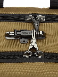 Pacsafe Torba męska na ramię antykradzieżowa/ listonoszka Pacsafe Metrosafe X vertical crossbody - Tan 7