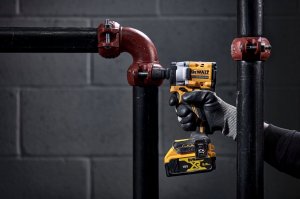 Klucz udarowy Dewalt 18v xr kompaktowy klucz udarowy 3/8" gfn 2x5ah 10