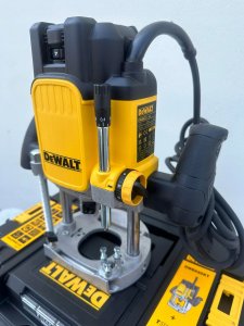 Frezarka Dewalt 2300 W 16
