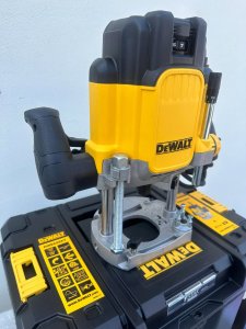 Frezarka Dewalt 2300 W 18