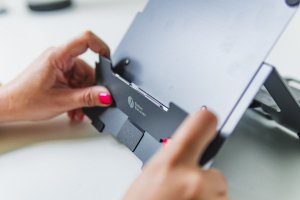 Stojak BakkerElkhuizen Bakker Elkhuizen Uchwyt na laptopa i tablet FlexTop 170 Ciemnoszary 5