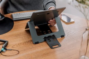 Stojak BakkerElkhuizen Bakker Elkhuizen Uchwyt na laptopa i tablet FlexTop 170 Ciemnoszary 6