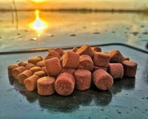 Ultimate Products The Ultimate High-Protein Pellets MONSTER CRAB STRAWBERRY 12/16 MM 10 KG - pellet zanętowy 1