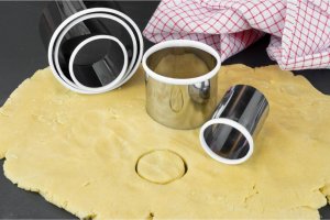 Lurch foremki lub wykrawacze do deserów i dekoracji, okrągłe, śred. 4-9 x 5 cm 4