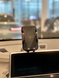 Urbii Zestaw uchwyt samochodowy + ładowarka 2