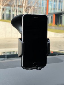 Urbii Zestaw uchwyt samochodowy + ładowarka 3