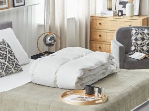 Beliani Kołdra puchowa bardzo ciepła 135 x 200 cm HARAMOSH 2