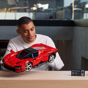 LEGO Technic Ferrari Daytona SP3 (42143) 13