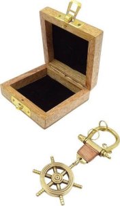 Breloczek Upominkarnia Brelok do kluczy Koło Sterowe BN-2156 w pudełku drewnianym 1