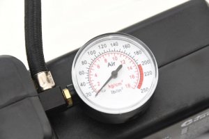 Kompresor samochodowy Compass Kompresor 12/230 V 6