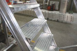 Lero Aluminiowy podest roboczy jezdny (wys. 147 cm, 6 stopni, 4 koła) 7