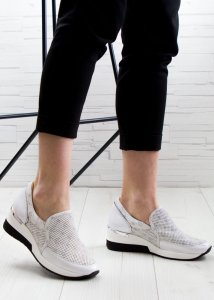 AGA Sneakersy ażurowe wsuwane skórzane srebrne Aga-37 7