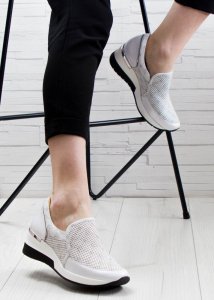 AGA Sneakersy ażurowe wsuwane skórzane srebrne Aga-37 9