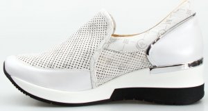 AGA Sneakersy ażurowe wsuwane skórzane srebrne Aga-39 3