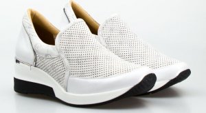 AGA Sneakersy ażurowe wsuwane skórzane srebrne Aga-39 5