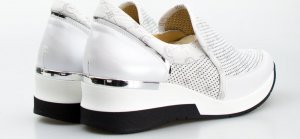 AGA Sneakersy ażurowe wsuwane skórzane srebrne Aga-39 6