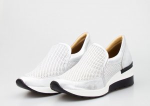 AGA Sneakersy skórzane ażurowe srebrne Aga-40 4