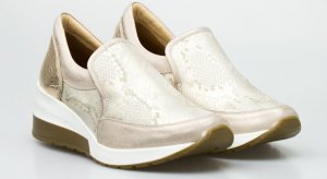 AGA Sneakersy wężowe skórzane złote Aga-39 5