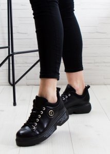 Estetino Sneakersy połyskujące na platformie z napisami czarne-41 8