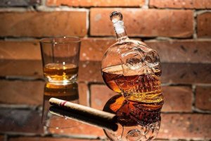 Upominkarnia Karafka kryształowa czaszka 2