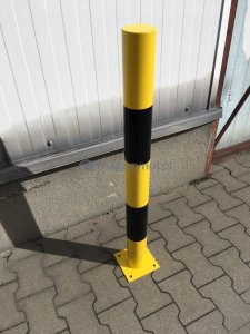 Elkor Stalowy słupek ochronny z czarnymi pasami z kotwą montażową (wys. 1000 mm) 2