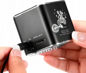 Radio Retoo GŁOŚNIK BEZPRZEWODOWY PRZENOŚNY MINI RADIO FM LED 4