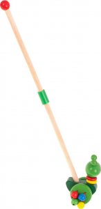 Kontext Pchacz na kiju żabka spacerowa drewniana 3