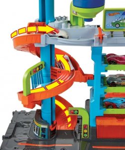 Mattel Zestaw City Zakręcona megamyjnia z samochodem (HDP05) 6