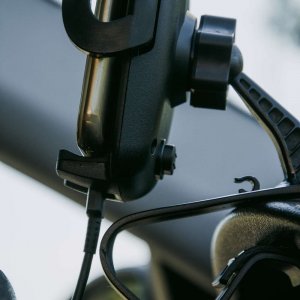 4kom.pl Uchwyt samochodowy holder uniwersalny klips do telefonu smartfona na deskę/ kokpit Czarny 8