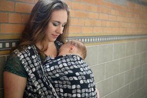 Yaro Slings Chusta tkana Yaro Slings - Petals Ultra Black White Grey Tencel 5 (4.2 m.) 17