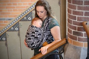 Yaro Slings Chusta tkana Yaro Slings - Petals Ultra Black White Grey Tencel 5 (4.2 m.) 21