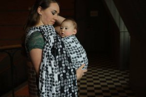 Yaro Slings Chusta tkana Yaro Slings - Petals Ultra Black White Grey Tencel 5 (4.2 m.) 7