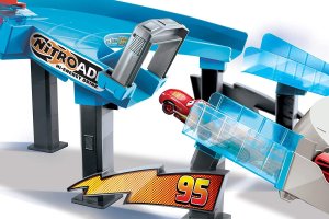 Mattel CARS AUTA TOR WYŚCIGOWY PODWÓJNA PĘTLA (DRIFT SKOK NAPĘD ) GNW06 4