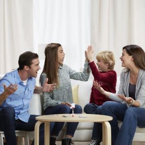 Hasbro Gra Powiedz to Dzieci kontra dorośli (C3145) 5