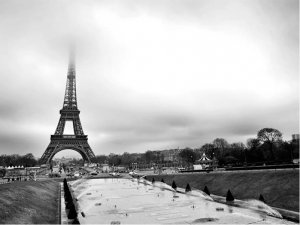 DecoNest Fototapeta - Paryż: Wieża Eiffla - 300X231 1