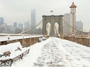 DecoNest Fototapeta - Nowojorski most pokryty śniegiem - 300X231 1