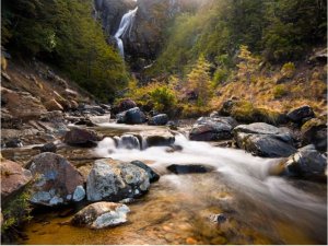 DecoNest Fototapeta - Ohakune - Waterfalls in New Zealand - 300X231 1