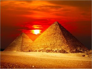 DecoNest Fototapeta - Piramidy w Gizie - zachód słońca - 300X231 1