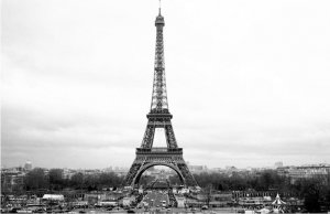 DecoNest Fototapeta - Paryż: czarno-biała fotografia - 300X231 1