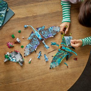 LEGO Avatar Pierwszy lot na zmorze Jake’a i Neytiri (75572) 2