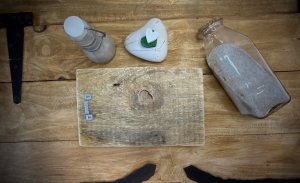 Papierowy Anioł na starej desce 4